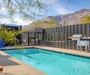 Photo 2 - Blackhaus Full Buyout by Avantstay 16-room Hotel