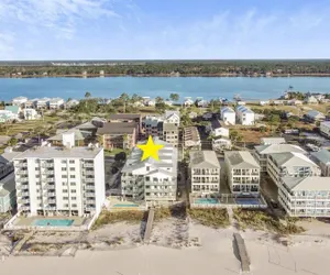 Photo 2 - Cozy Condo on the White Sand Beach With Pool