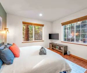 Photo 5 - Fully Remodeled Tahoe Retreat with Game Room and Hot Tub