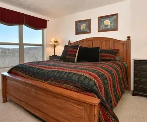 Photo 5 - Seven Springs 4 BR Premium Condo, Deck with Views by RedAwning - Save 10% on 3 Nights, 15% on 5 Nights!