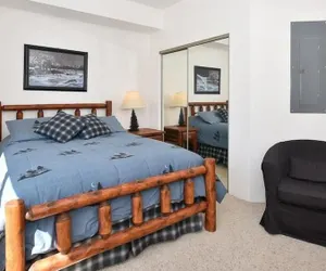 Photo 3 - Seven Springs 4 BR Premium Condo, Deck with Views by RedAwning - Save 10% on 3 Nights, 15% on 5 Nights!