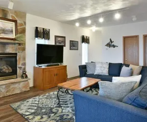 Photo 2 - Seven Springs 4 BR Premium Condo, Deck with Views by RedAwning - Save 10% on 3 Nights, 15% on 5 Nights!