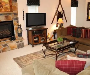 Photo 2 - Seven Springs 4 BR Premium Condo, Deck with Views by RedAwning - Save 10% on 3 Nights, 15% on 5 Nights!