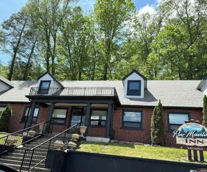 Photo 2 - Pine Mountain Inn