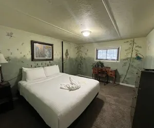 Photo 2 - Lake side three bedroom, two bath house on Lake Ouachita with private hot tub. by RedAwning