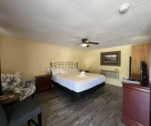Photo 2 - JI6, King Guest Room at the Joplin Inn at entrance to the resort by RedAwning