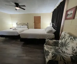 Photo 3 - Queen Guest Room located at the Joplin Inn on the highway at the entrance to Mountain Harbor, 2 1/2 miles from Lake Ouachita. by RedAwning