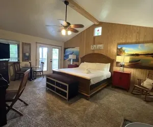 Photo 3 - Luxury three bedroom, three bath cottage with hot overlooking Lake Ouachita. by RedAwning