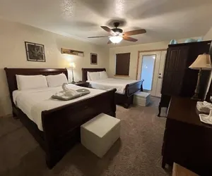 Photo 4 - Luxury three bedroom, three bath cottage with hot overlooking Lake Ouachita. by RedAwning