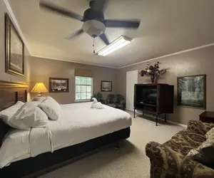 Photo 4 - Mountain Harbor's four bedroom house by RedAwning