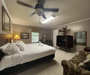 Photo 5 - Mountain Harbor's four bedroom house by RedAwning