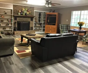 Photo 2 - Mountain Harbor's four bedroom house by RedAwning