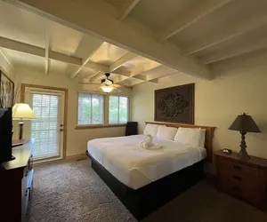 Photo 4 - Mountain Harbor Forest View Lodge cottage by RedAwning