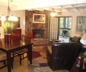 Photo 5 - Mountain Harbor Forest View Lodge cottage by RedAwning