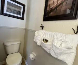 Photo 5 - King Studio with king bed, dining area, sleeper sofa and view of Lake Ouachita by RedAwning