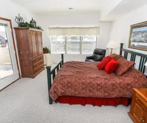 Photo 3 - Seven Springs Stonegate 2 Bedroom Deluxe Condo, Ski-In/Out, Sleeps 8! by RedAwning - Save 10% on 3 Nights, 15% on 5 Nights!
