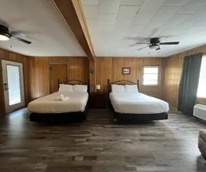 Photo 5 - Budget friendly queen studio with full kitchen, two queen beds and sleeper sofa by RedAwning