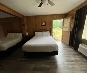 Photo 4 - Budget friendly queen studio with full kitchen, two queen beds and sleeper sofa by RedAwning