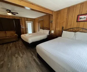 Photo 3 - Budget friendly queen studio with full kitchen, two queen beds and sleeper sofa by RedAwning