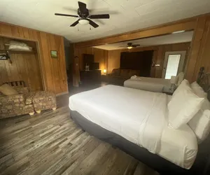 Photo 2 - Budget friendly queen studio with full kitchen, two queen beds and sleeper sofa by RedAwning