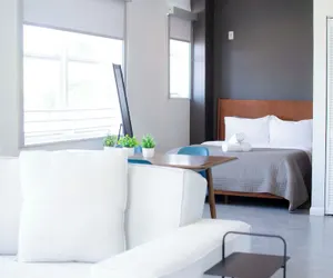 Photo 2 - Franklin Suites South Beach
