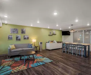 Photo 4 - Woodspring Suites Milwaukee - Menomonee Falls