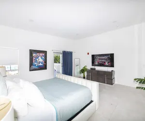 Photo 5 - Apartments at 100 Collins