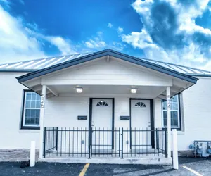 Photo 2 - Fascinating 1br/1 BA Near Festive DT and Riverwalk