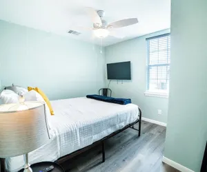 Photo 3 - Fascinating 1br/1 BA Near Festive DT and Riverwalk