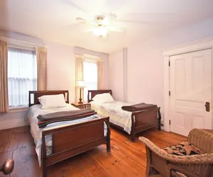 Photo 4 - Blooming Inn