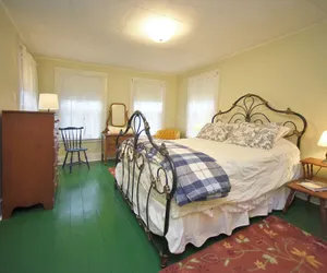 Photo 5 - Blooming Inn