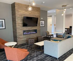 Photo 3 - La Quinta Inn & Suites by Wyndham Centralia