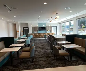 Photo 2 - La Quinta Inn & Suites by Wyndham Centralia