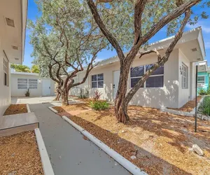 Photo 2 - The Shell on Walnut 1br/1bath Hollywood Beach Free Parking