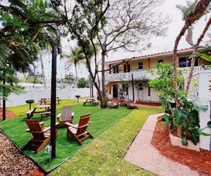 Photo 2 - The Leeward Apartments By Lowkl