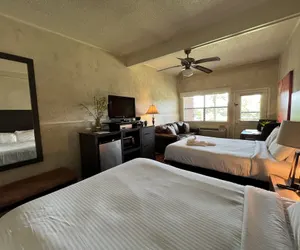 Photo 5 - Mountain Harbor Queen Guest Room on Lake Ouachita by RedAwning