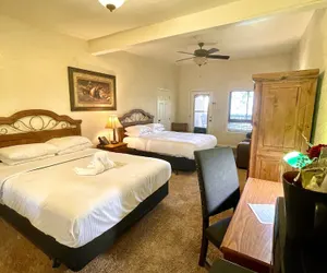 Photo 4 - Lake View Queen Guest Room With Two Queens, Sleeper Sofa And Patio Overlooking Lake Ouachita. 1 Bedroom Hotel Room by RedAwning