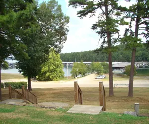 Photo 2 - Mountain Harbor Queen Guest Room on Lake Ouachita by RedAwning