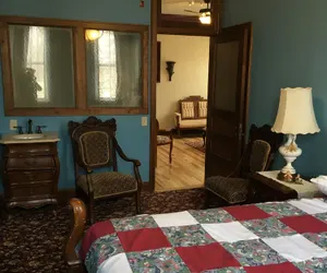 Photo 4 - Cambridge Inn on Main