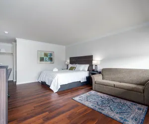 Photo 4 - Crewe Boutique Inn