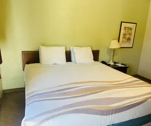 Photo 3 - Budget INN