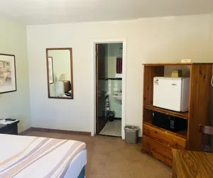 Photo 4 - Budget INN