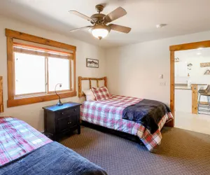 Photo 3 - Cozy Grand Lake Mountain View Lodge