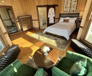 Photo 5 - Monterey Inn