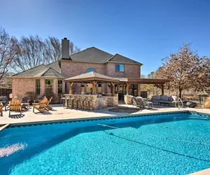 Photo 3 - Spacious Luxury Home on 1 Acre + Pond!