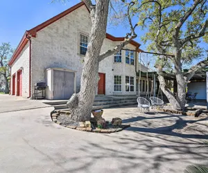 Photo 4 - Family-friendly Hitchcock Home w/ Pool & Hot Tub!