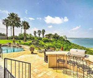 Photo 5 - Luxury Del Rio Home W/pool & Lake Views!