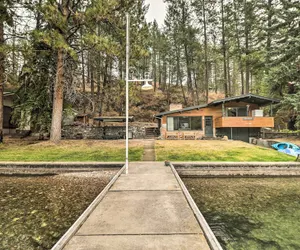 Photo 4 - Flathead Lake Waterfront Cabin w/ Dock & Kayaks