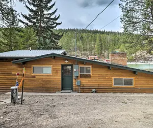 Photo 2 - Flathead Lake Waterfront Cabin w/ Dock & Kayaks