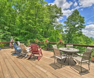 Photo 5 - Luxe Cataloochee Cabin w/ Epic Mountain Views!